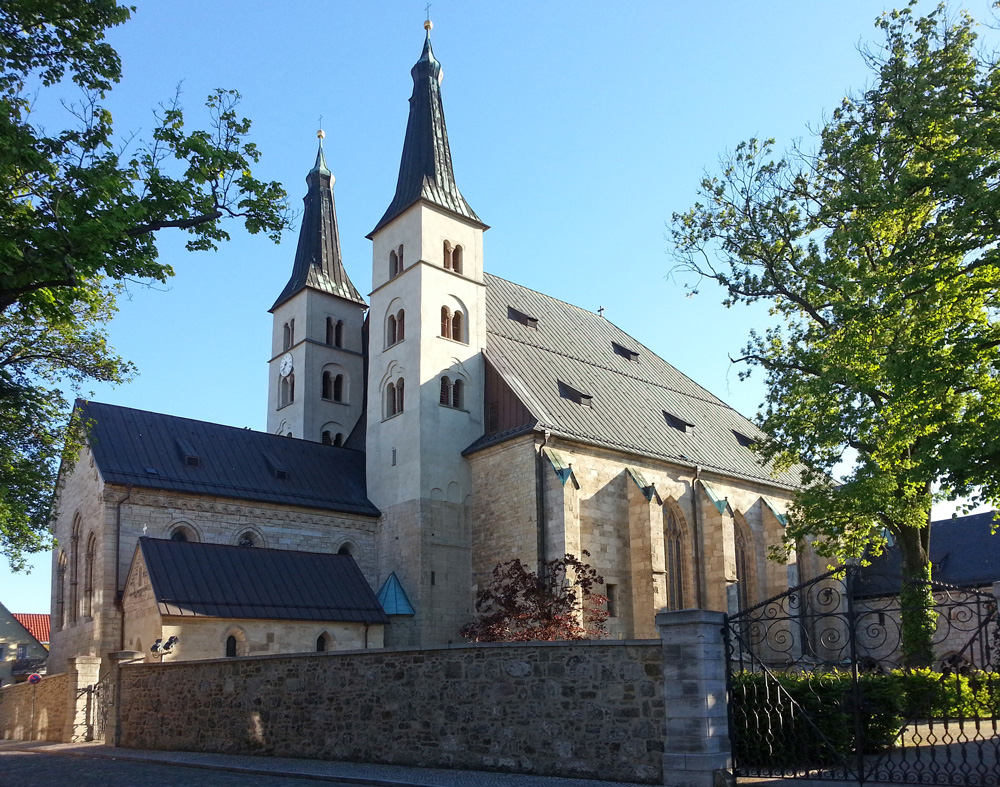 Kath. Pfarrei Dom zum Heiligen Kreuz Der Dom als Pfarrkirche
